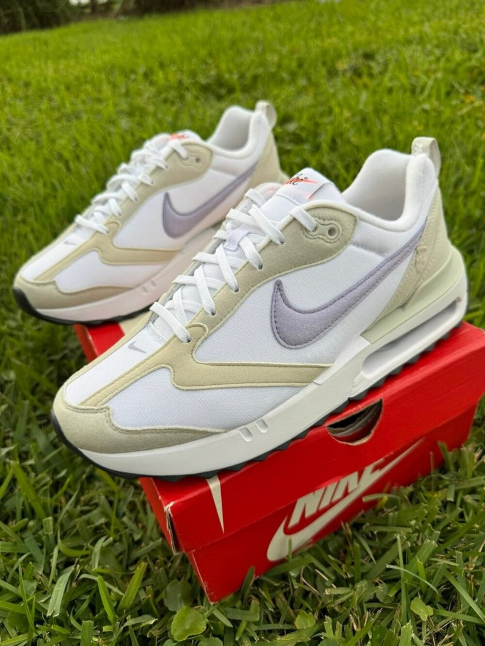 9.5 WOMEN'S NIKE AIR MAX DAWN LAVENDER WHITE DC4068-100 RUNNING SNEAKERS